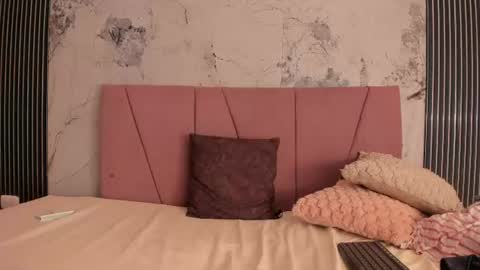 Laura online show from August 11, 10:34 pm