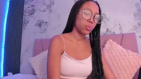 Laura online show from August 14, 5:27 pm