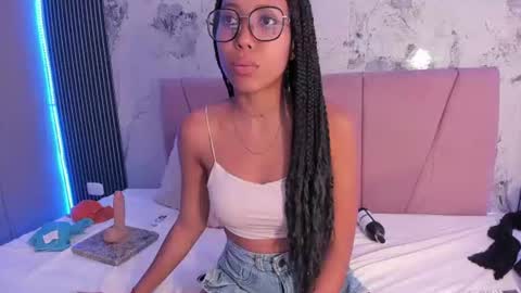 Laura online show from August 14, 9:51 pm