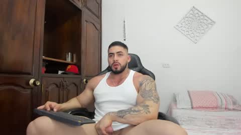 frank_foxx1 online show from June 23, 3:18 am