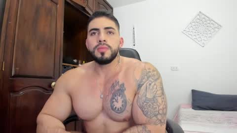 frank_foxx1 online show from July 23, 6:49 am