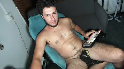 frankhairy online show from August 11, 10:01 pm