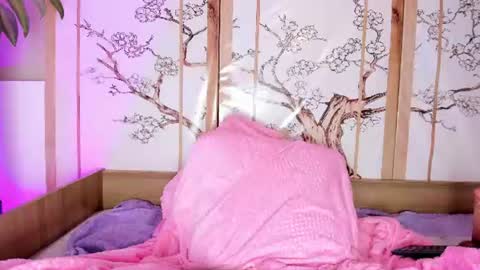 freckledoll online show from August 8, 4:01 am