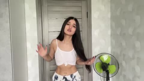 Mia online show from August 4, 4:09 am