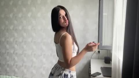 Mia online show from August 4, 6:21 am