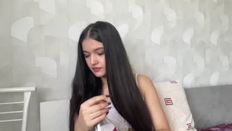 Mia online show from August 5, 6:33 am