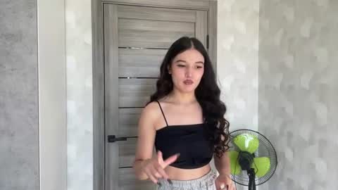 Mia online show from August 7, 3:17 am