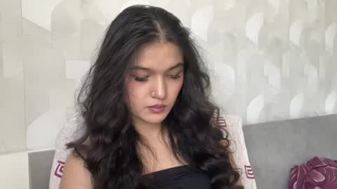 Mia online show from August 7, 7:41 am