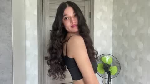 Mia online show from August 8, 3:17 am