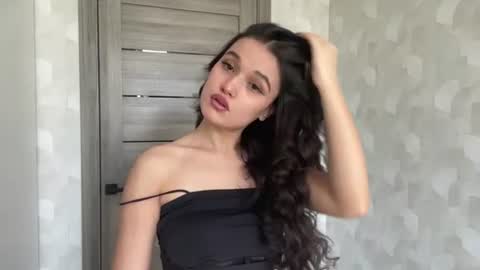 Mia online show from August 8, 4:23 am