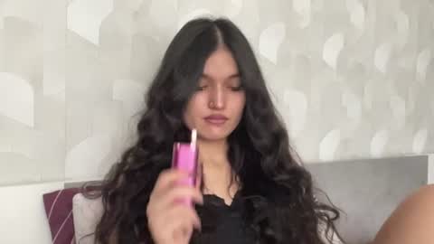 Mia online show from August 8, 5:29 am