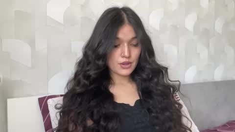 Mia online show from August 8, 6:35 am