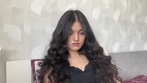Mia online show from August 8, 7:41 am