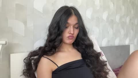 Mia online show from August 8, 8:47 am