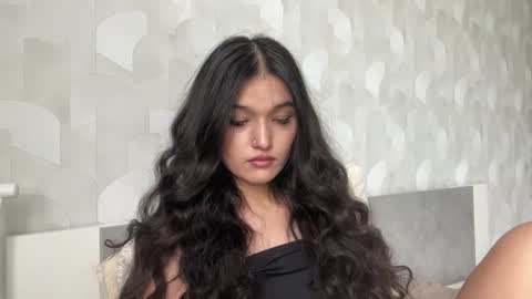 Mia online show from August 10, 8:38 am