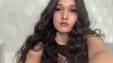 Mia online show from August 11, 5:31 am