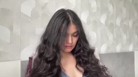 Mia online show from August 11, 7:43 am
