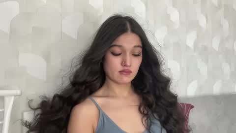 Mia online show from August 12, 3:31 am