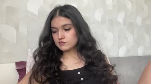 Mia online show from August 14, 8:40 am