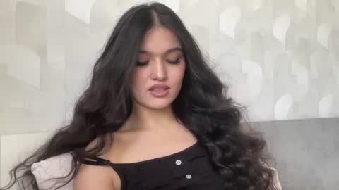 Mia online show from August 15, 8:40 am