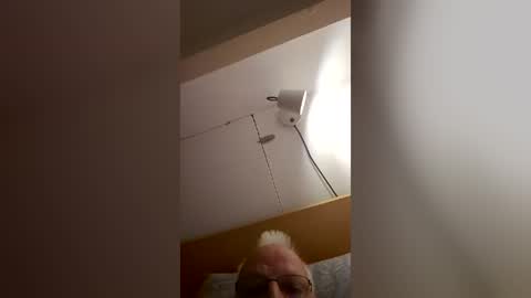 freddybear196258 online show from June 30, 12:17 pm