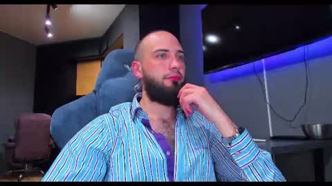 Andrew online show from August 1, 9:32 pm