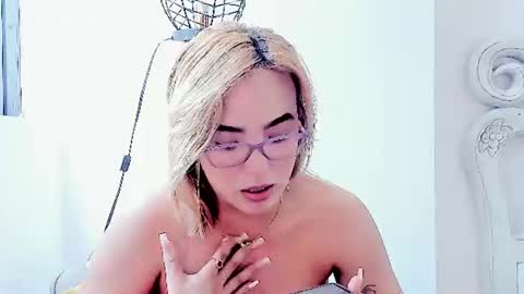 Frehia   online show from August 25, 4:58 pm