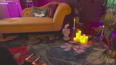 Louise or Lou 3 online show from June 22, 5:24 pm