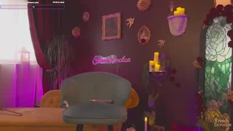 Louise or Lou 3 online show from June 22, 7:36 pm