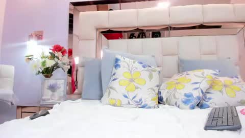 Mia Fresita   online show from August 12, 7:27 pm