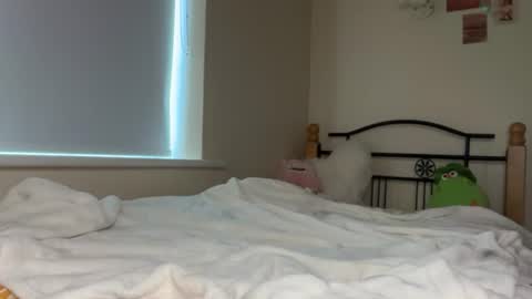 Freya Vale online show from August 5, 6:33 am