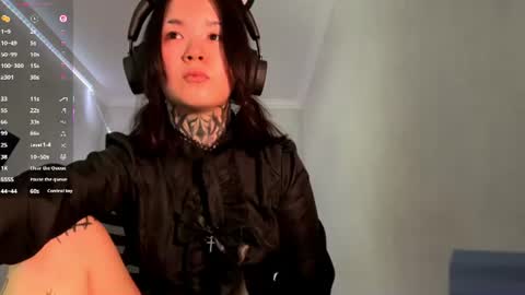 freyablow online show from August 14, 7:45 am