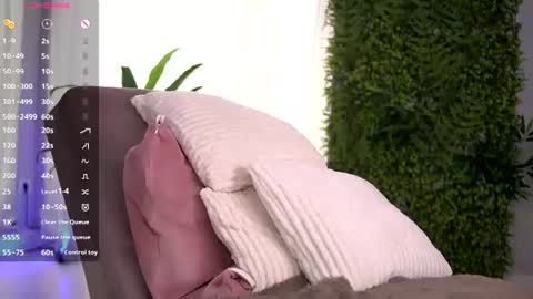 freyaheart online show from August 7, 6:13 am