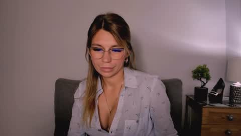 freyanaughty69 online show from August 6, 9:03 pm