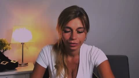 freyanaughty69 online show from August 13, 4:54 pm