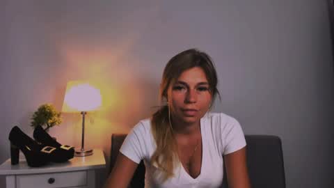 freyanaughty69 online show from August 13, 9:51 pm
