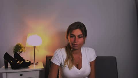 freyanaughty69 online show from August 13, 10:57 pm