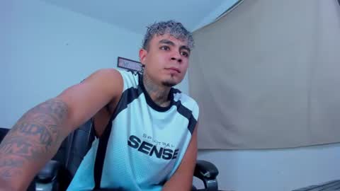 freyva_ online show from July 14, 1:33 am