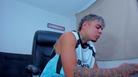 freyva_ online show from July 14, 2:38 am
