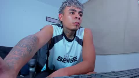 freyva_ online show from July 14, 4:06 am