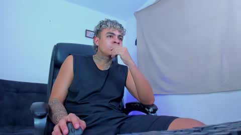 freyva_ online show from July 16, 9:10 am