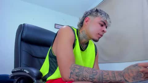 freyva_ online show from July 19, 9:39 pm