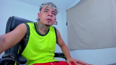 freyva_ online show from July 19, 10:45 pm