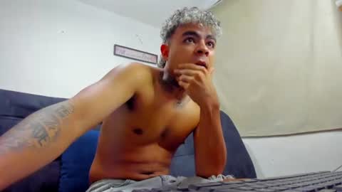 freyva_ online show from July 22, 2:03 am