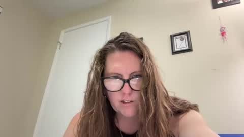 fuzzypeaches87 online show from August 9, 8:10 pm