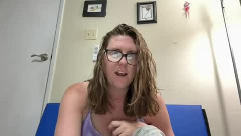 fuzzypeaches87 online show from August 10, 1:07 am