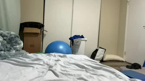 fuzzypeaches87 online show from August 10, 2:13 am