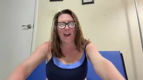 fuzzypeaches87 online show from August 10, 7:10 am