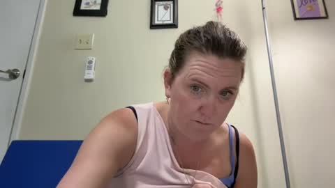 fuzzypeaches87 online show from August 10, 10:55 pm