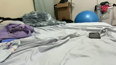 fuzzypeaches87 online show from August 11, 3:41 am
